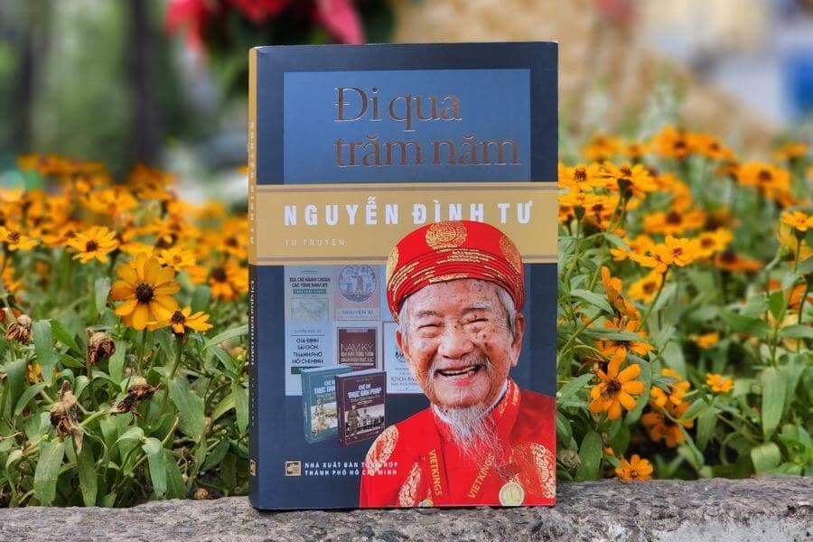 sách đi qua trăm năm