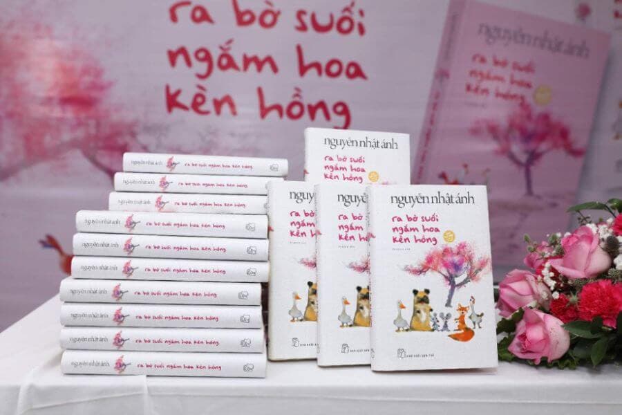 “Ra bờ suối ngắm hoa kèn hồng”