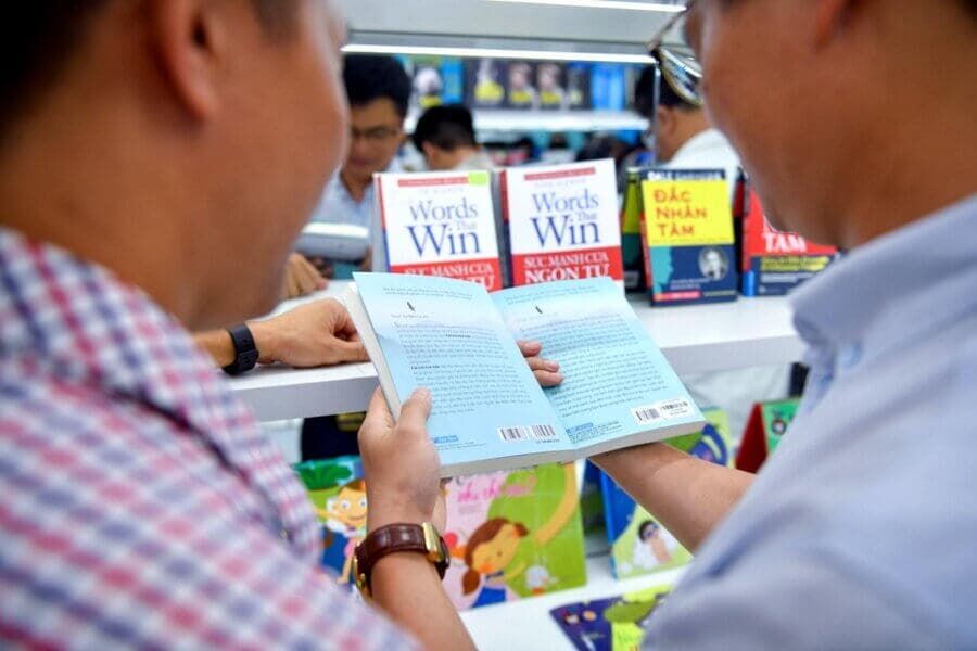 tránh tiêu thụ sách giả